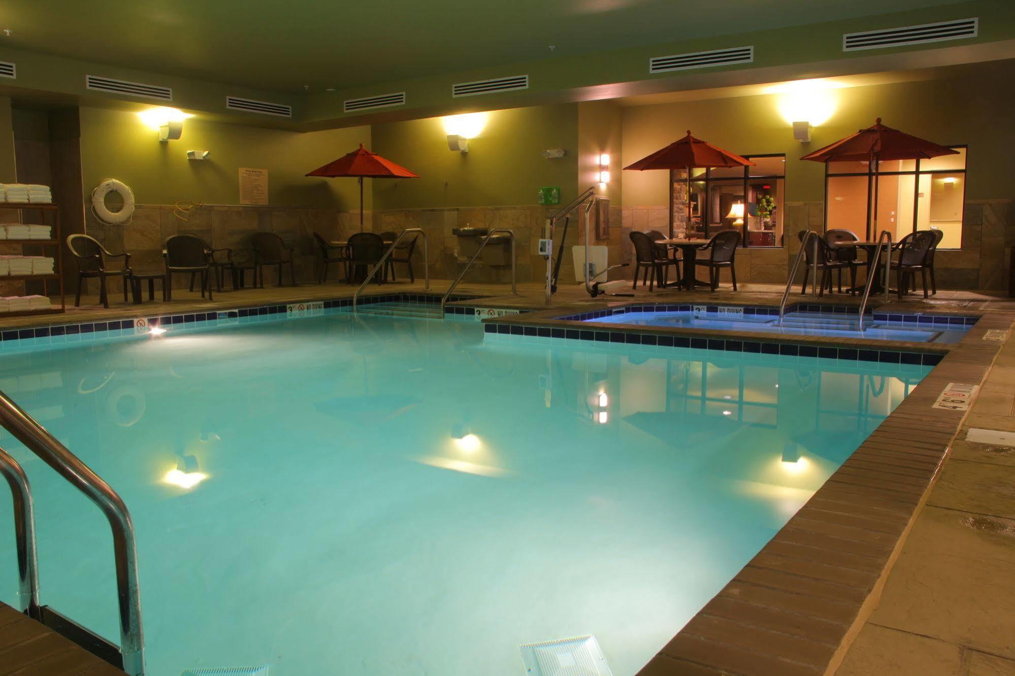 Little Missouri Inn & Suites New Town 외부 사진