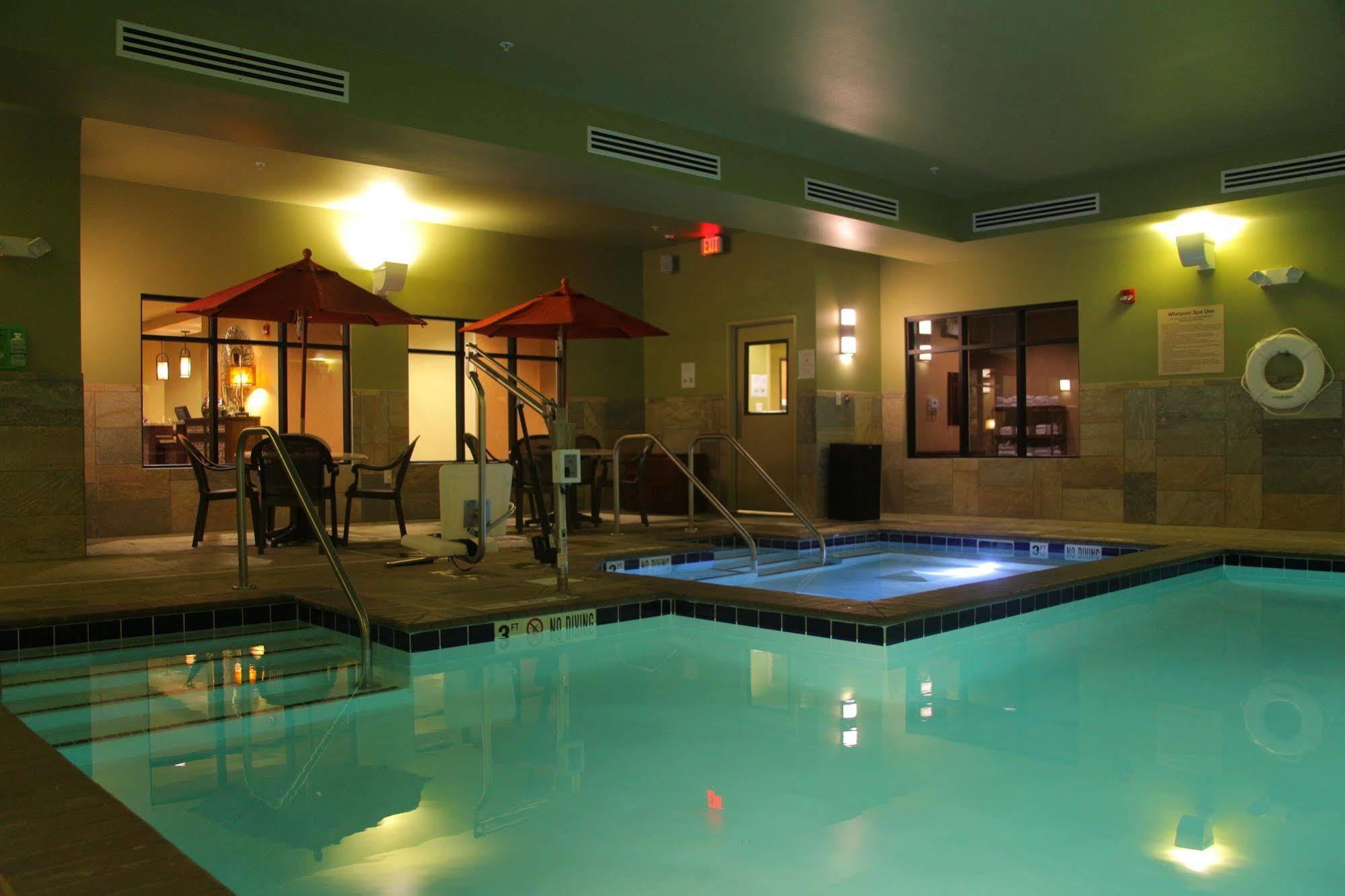 Little Missouri Inn & Suites New Town 외부 사진